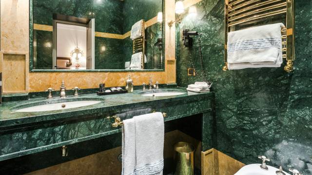 Mdm-Luxury-Rooms-Roma-bathroom-47